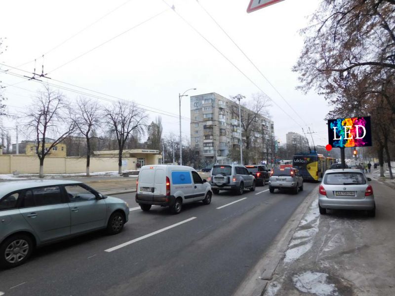 Led екран/Відеоборд, Київ, Кирилівська (Фрунзе) вул. 107, світлофор, рух в напрямку Подільський Узвіз