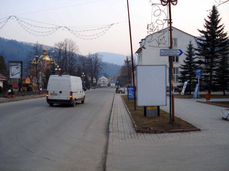 Led экран/Видеоборд, Яремча, Траса Н-09 Мукачево-Львів, Свободи, міська рада, банк Хрещатик, маг. Росана, напрямок руху на Буковель