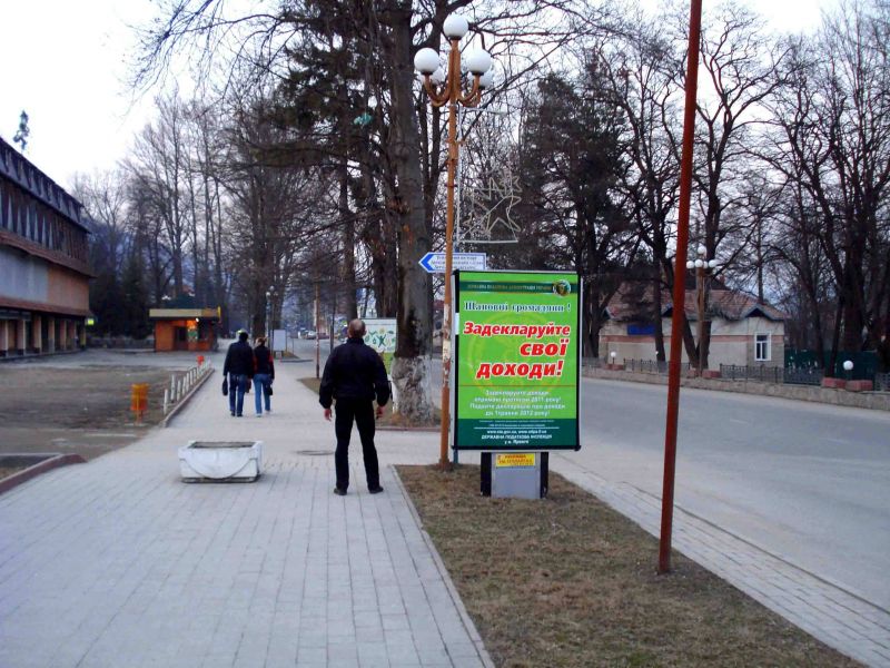 Led екран/Відеоборд, Яремча, Траса Н-09 Мукачево-Львів, Свободи, міська рада, банк Хрещатик, маг. Росана, напрямок руху на Івано-Франківськ