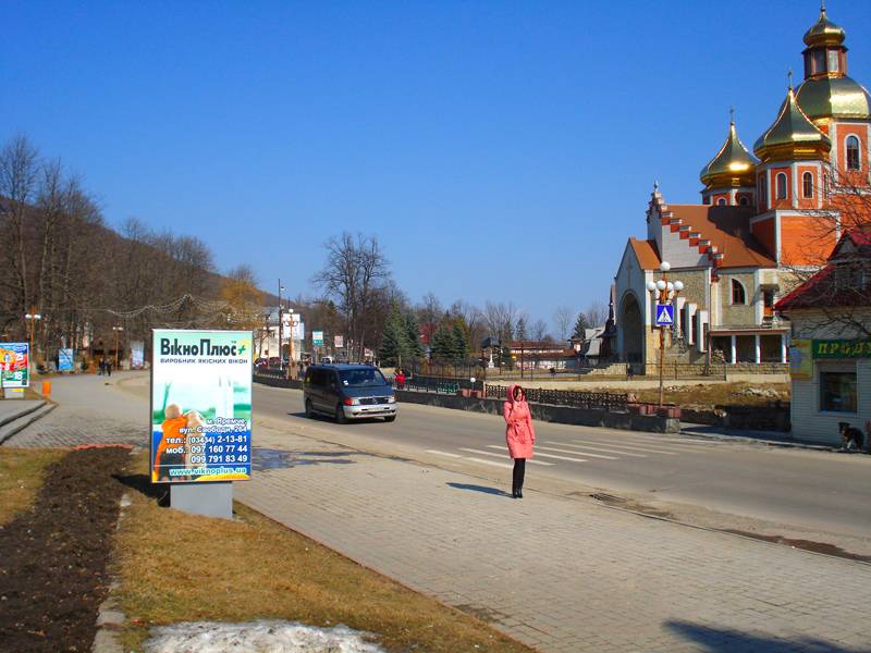 Led экран/Видеоборд, Яремча, Траса Н-09 Мукачево-Львів, Свободи, центральна міська алея, міський фонтан, Будинок культури, маг. ЛЕКС, напрямок руху на Івано-Франківськ