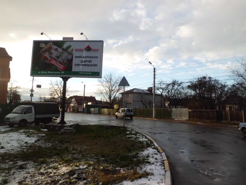 Білборд/Щит, Буча, на розі вул. Жовтнева та вул. Вокзальна (на з/д переїзді)