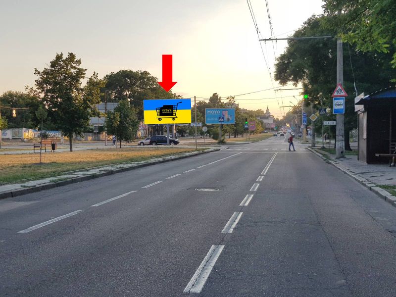 Білборд/Щит, Миколаїв, Центральний пр. (кол. Леніна пр.) / М. Морська вул., 2, бульвар, до центру