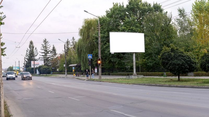 Билборд/Щит, Черновцы, вул. Героїв Майдану, 232 на світлофорі (онколікарня)