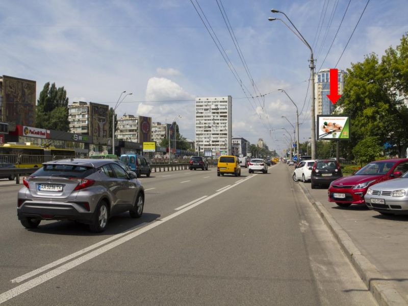 Скрол/Сітіборд, Київ, Перемоги пр., 20, банки "ПУМБ", "Укрсиббанк", біля магазинів "Інтертоп", "Carlo Pazolini", "Adidas", з центру