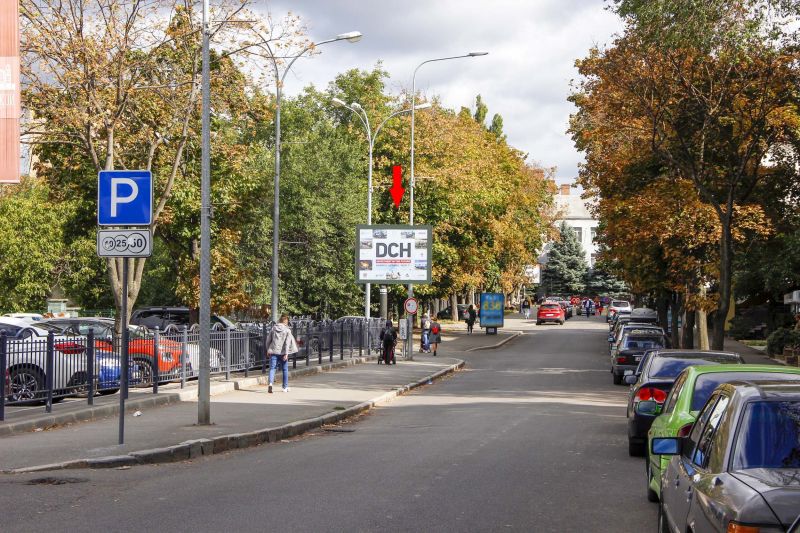Беклайт, Харьков, Трінклера вул., 9 (навпроти будинку № 24), з центру