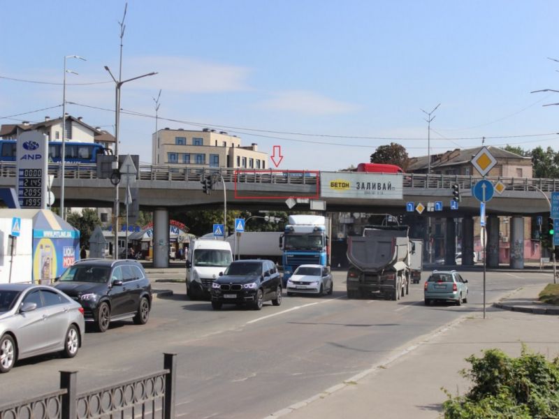 Реклама на мостах, Киев, Столичне шосе, проспект Науки (зліва)