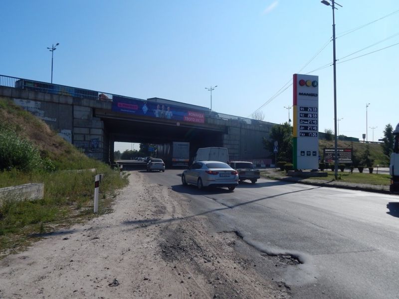 Реклама на мостах, Киев, Міст Жуляни (в напрямку Севастопольської площі)