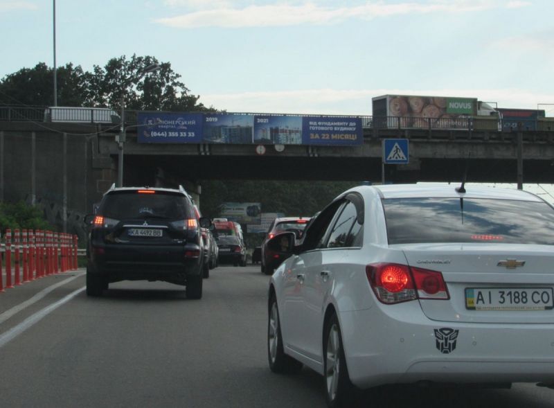 Реклама на мостах, Киев, Міст Жуляни (в напрямку м.Вишневе)