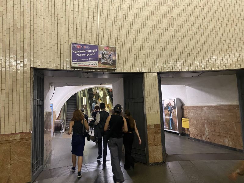 Реклама в метро/Беклайт, Киев, Арсенальна, Рекламне табло