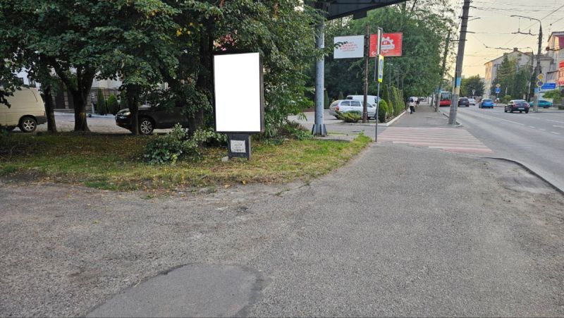 Ситилайт, Черновцы, вул. Головна, 198 на перехрді перед зупинкою