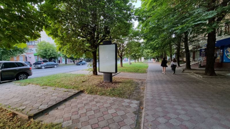 Ситилайт, Черновцы, вул. Комарова, 11, торговий ряд магазинів біля Тортів