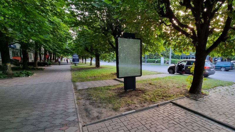 Ситилайт, Черновцы, вул. Комарова, 11, торговий ряд магазинів біля Тортів