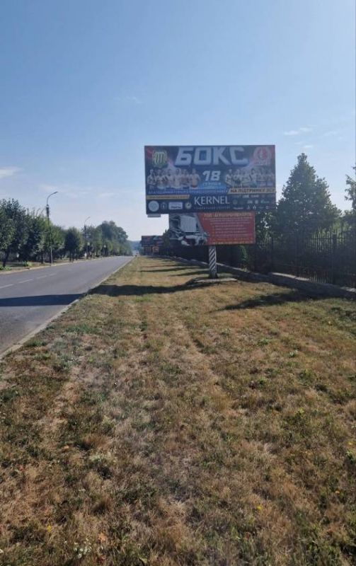 Нестандарт, Умань, вул. Київська
