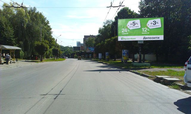 Билборд/Щит, Черновцы, Комарова вул., 23-25 до вул. Головна (в центр)